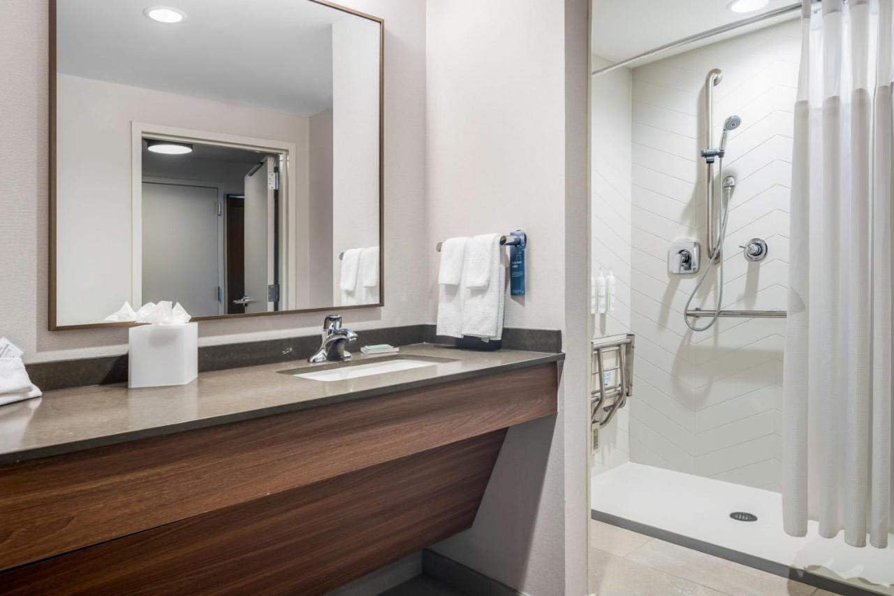 | Fairfield by Marriott Inn & Suites Kansas City North, Gladstone