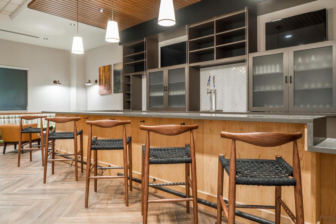 | Fairfield by Marriott Inn & Suites Kansas City North, Gladstone