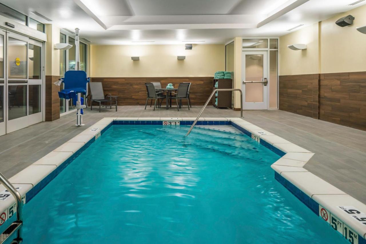 | Fairfield by Marriott Inn & Suites Kansas City North, Gladstone