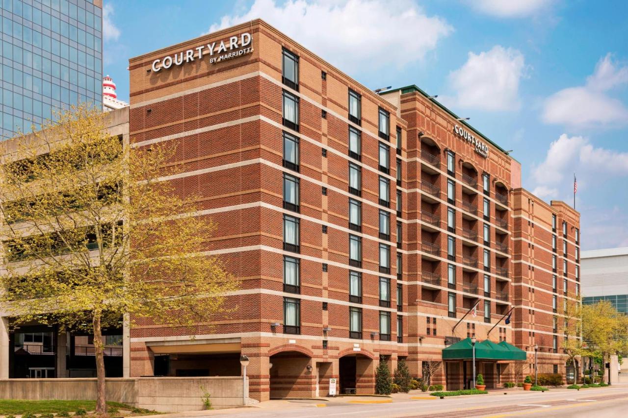 | Courtyard Louisville Downtown