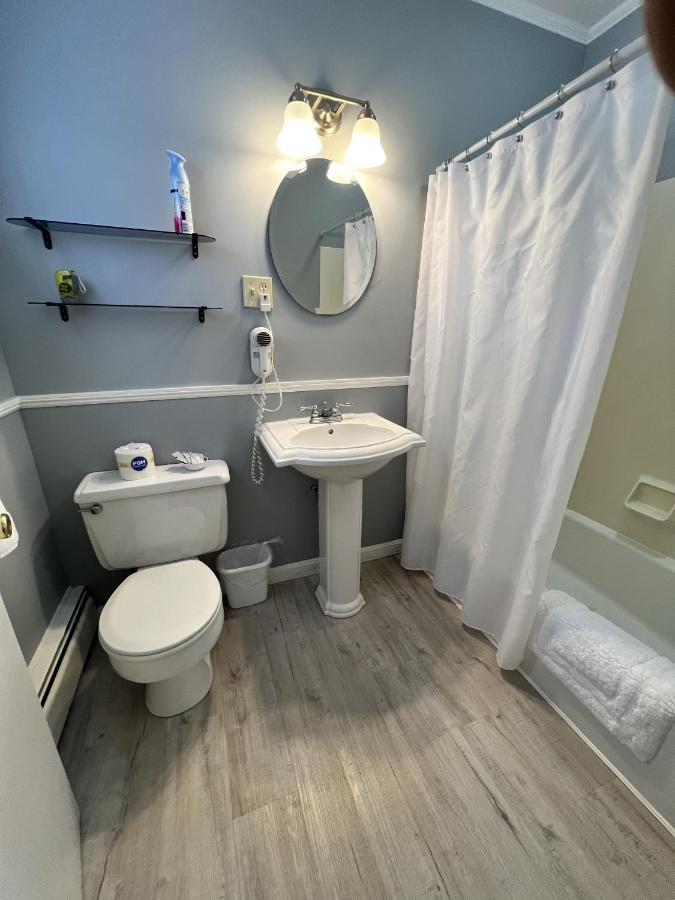 | Alamoosook Lakeside Inn Orland