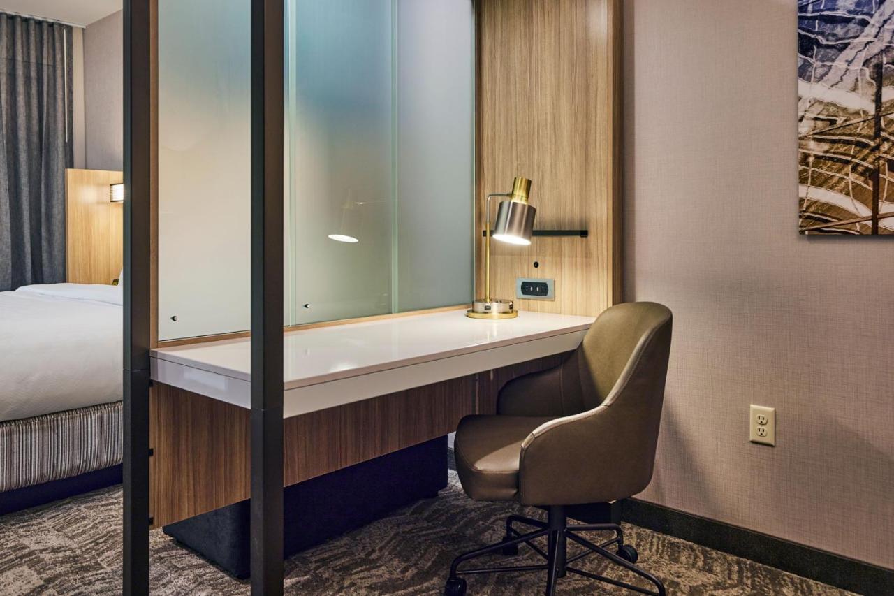 King Suite with Trundle Bed at Springhill Suites By Marriott Medford Airport