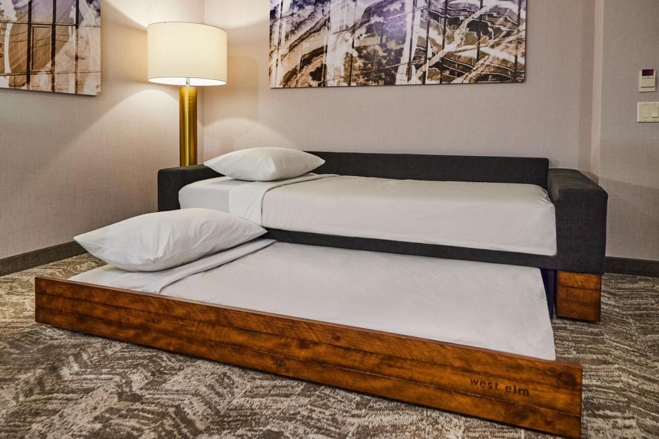 King Suite with Trundle Bed at Springhill Suites By Marriott Medford Airport