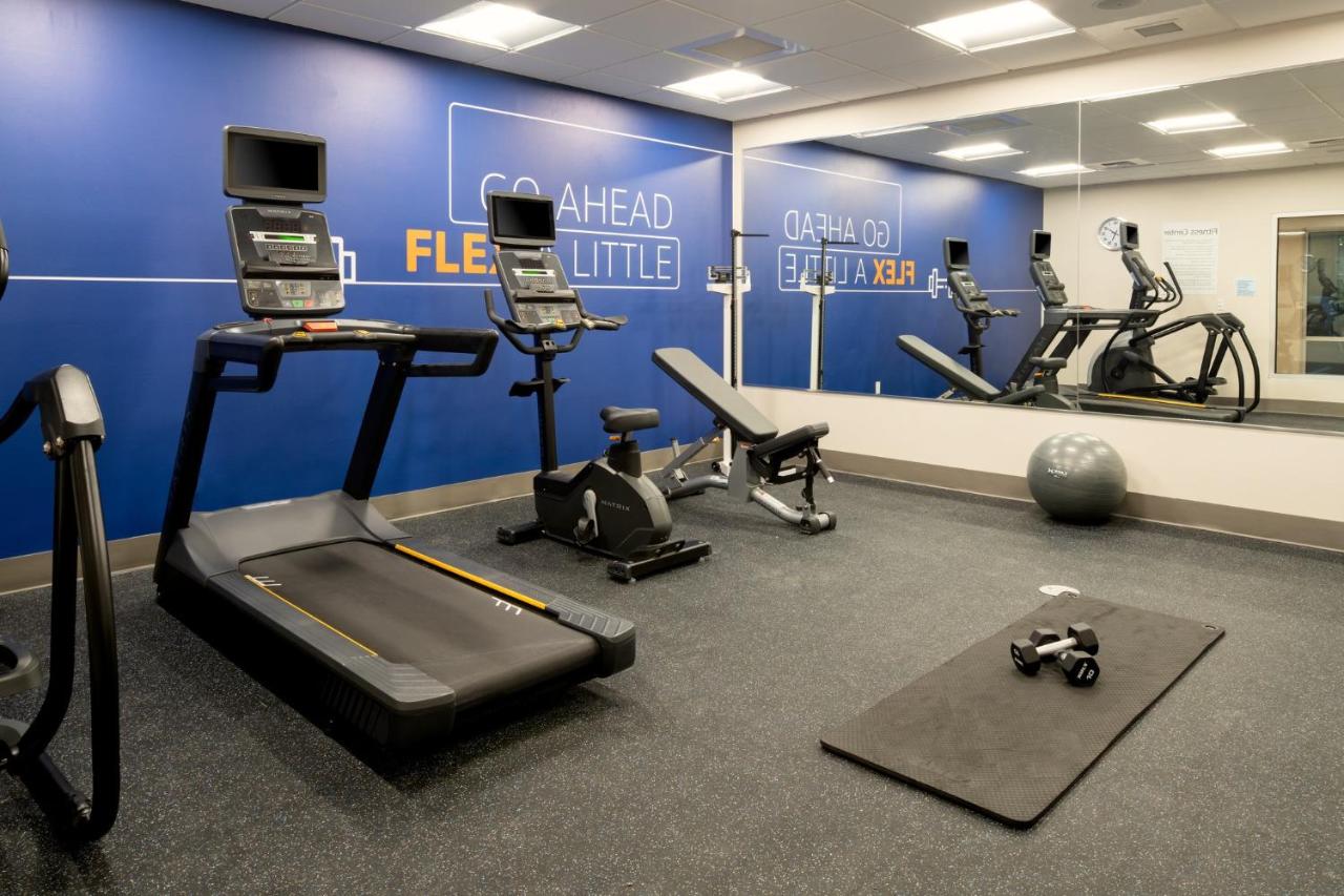 | Holiday Inn Express & Suites - Hollister, an IHG Hotel