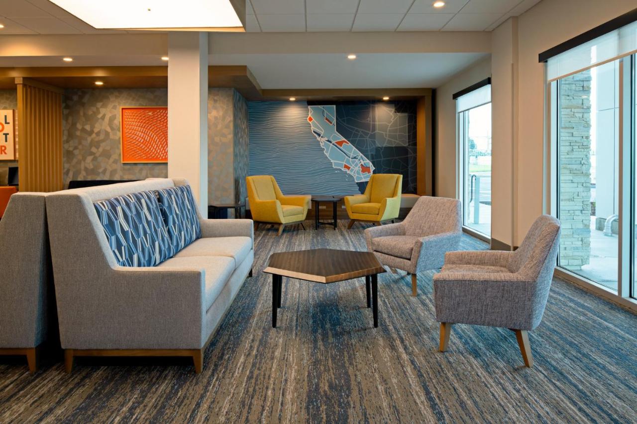 | Holiday Inn Express & Suites - Hollister, an IHG Hotel