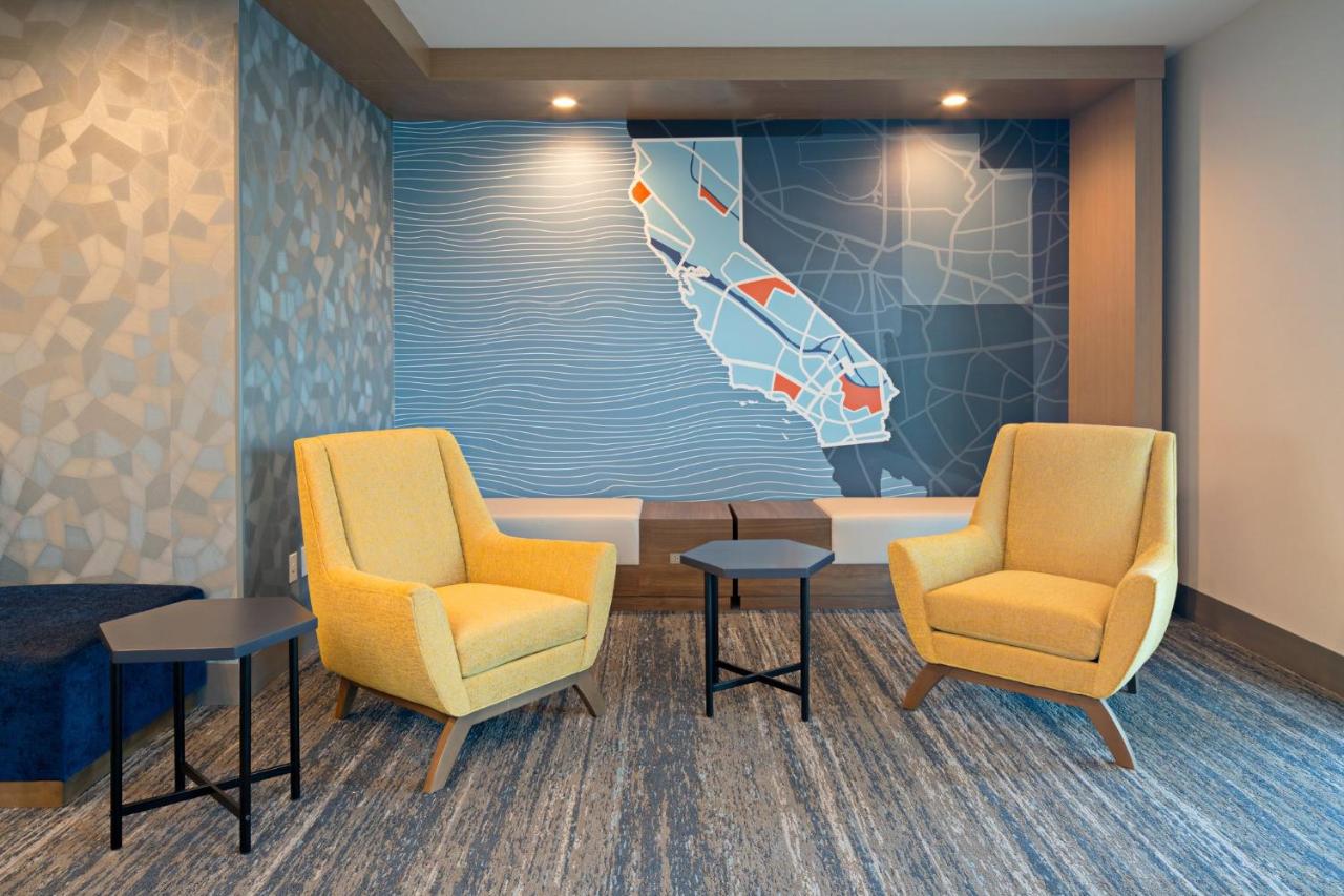 | Holiday Inn Express & Suites - Hollister, an IHG Hotel