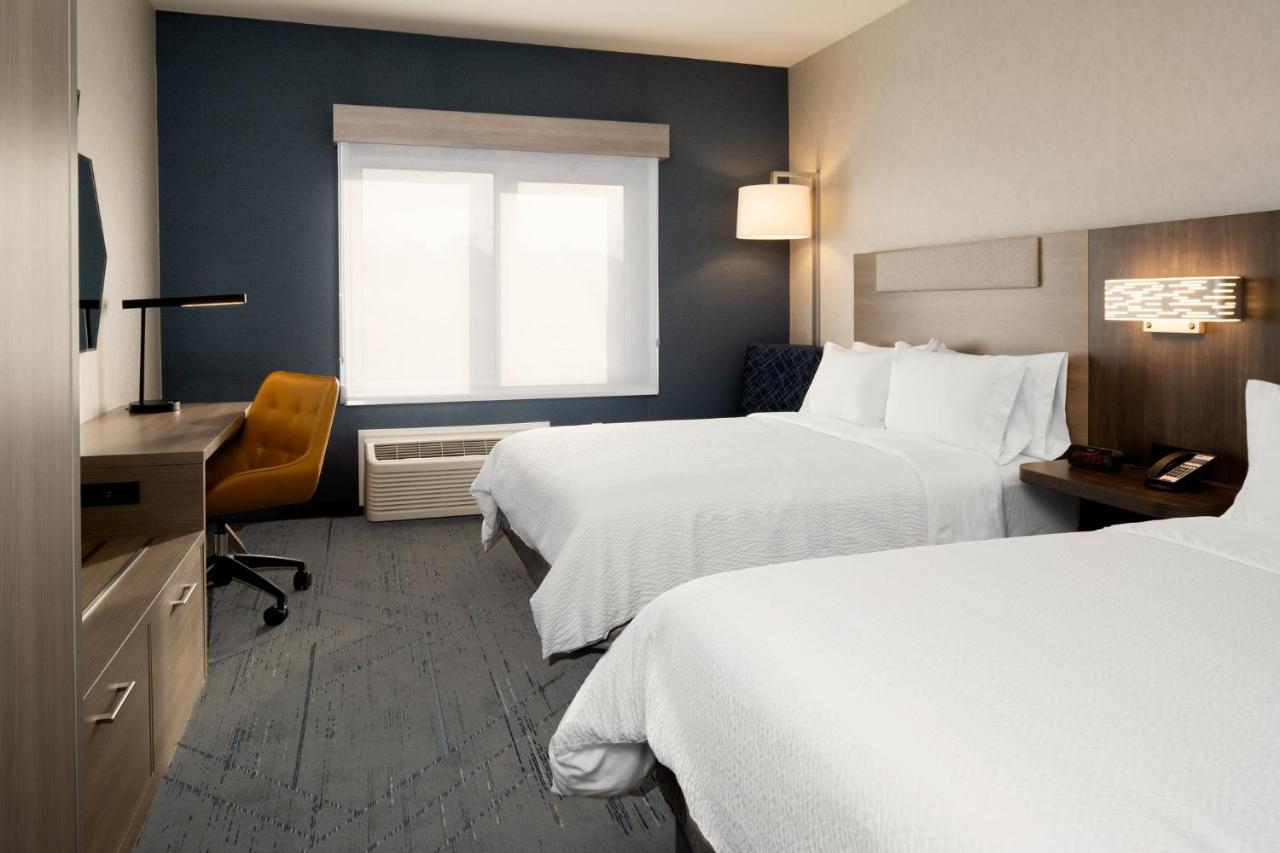 | Holiday Inn Express & Suites - Hollister, an IHG Hotel