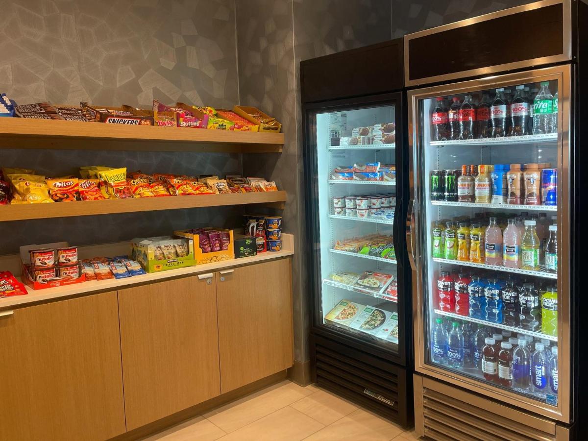 | Holiday Inn Express & Suites - Hollister, an IHG Hotel