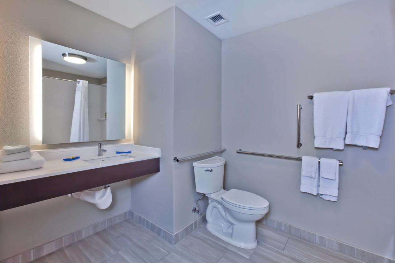 Standard King Room - Non-Smoking at Holiday Inn Express & Suites Green River by IHG