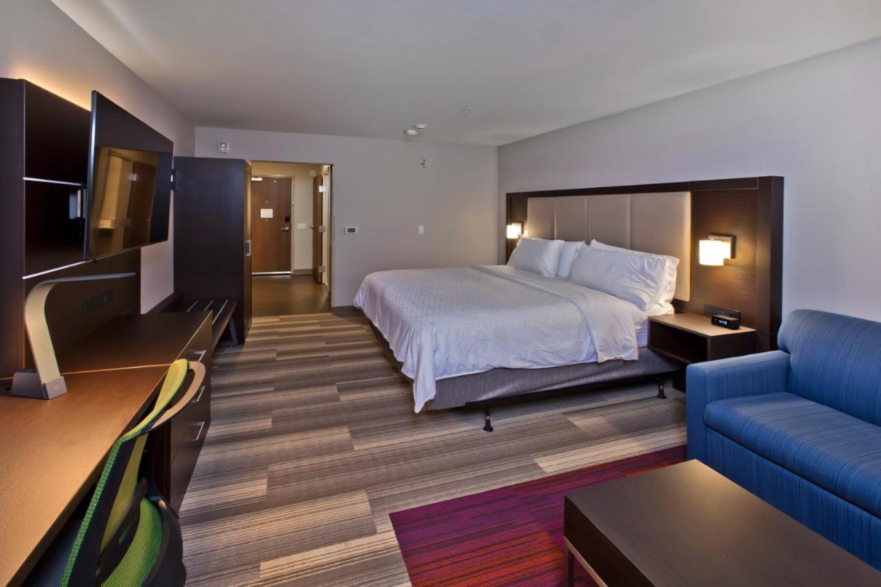 Standard King Room - Non-Smoking at Holiday Inn Express & Suites Green River by IHG