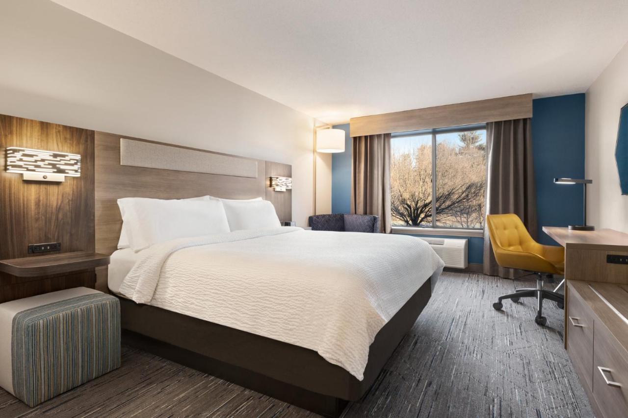 King Room - Non-Smoking at Holiday Inn Express & Suites East Greenbush (Albany-Skyline) by IHG