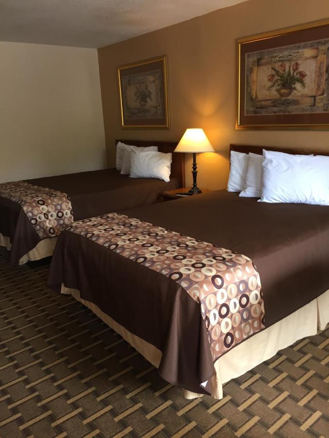 Double Queen Non-Smoking Guestroom at Florence Express Inn