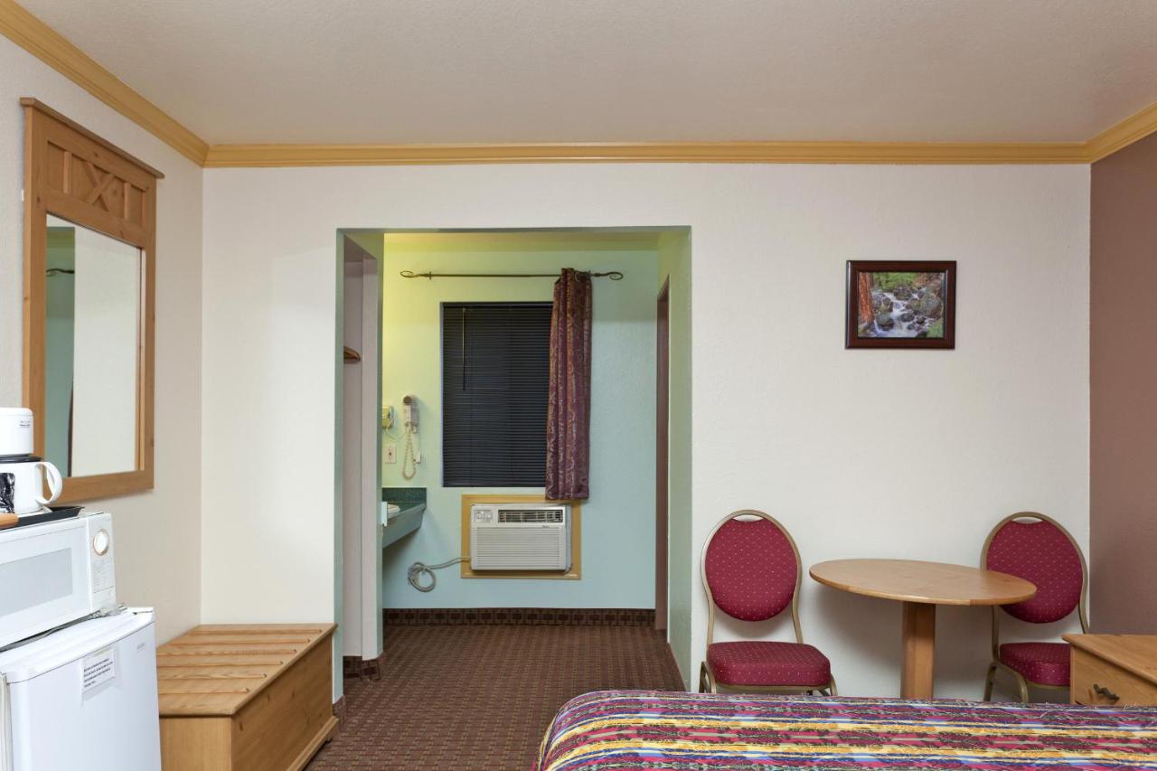  | National 9 Inn - Placerville