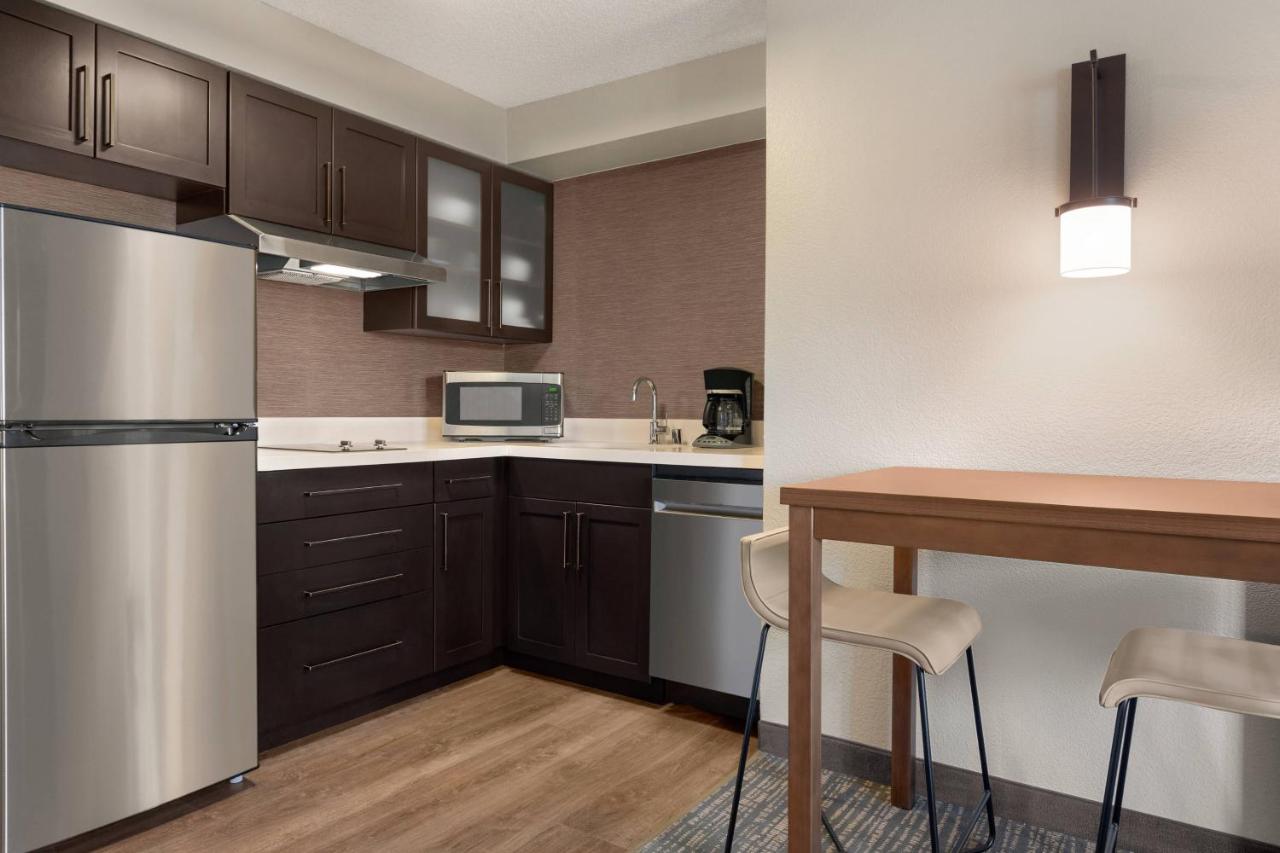 Deluxe One-Bedroom Queen Suite with Sofa Bed at Residence Inn by Marriott Roseville