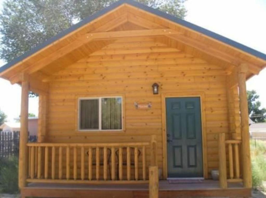 | Pine Tree Inn