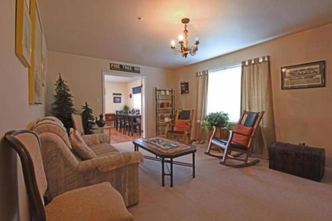 | Pine Tree Inn