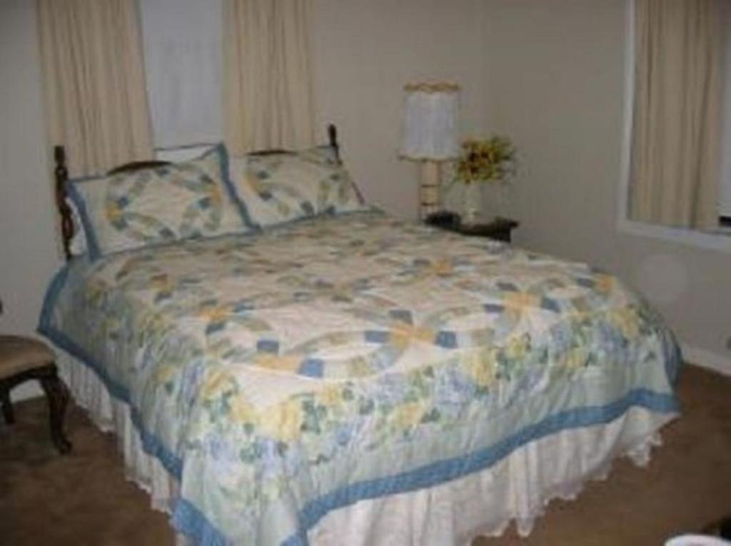 | Pine Tree Inn