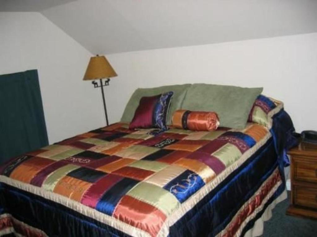 | Pine Tree Inn