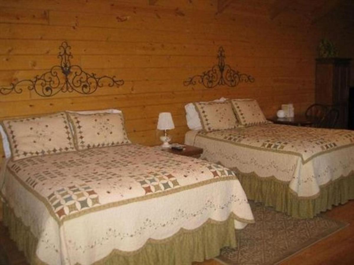 | Pine Tree Inn