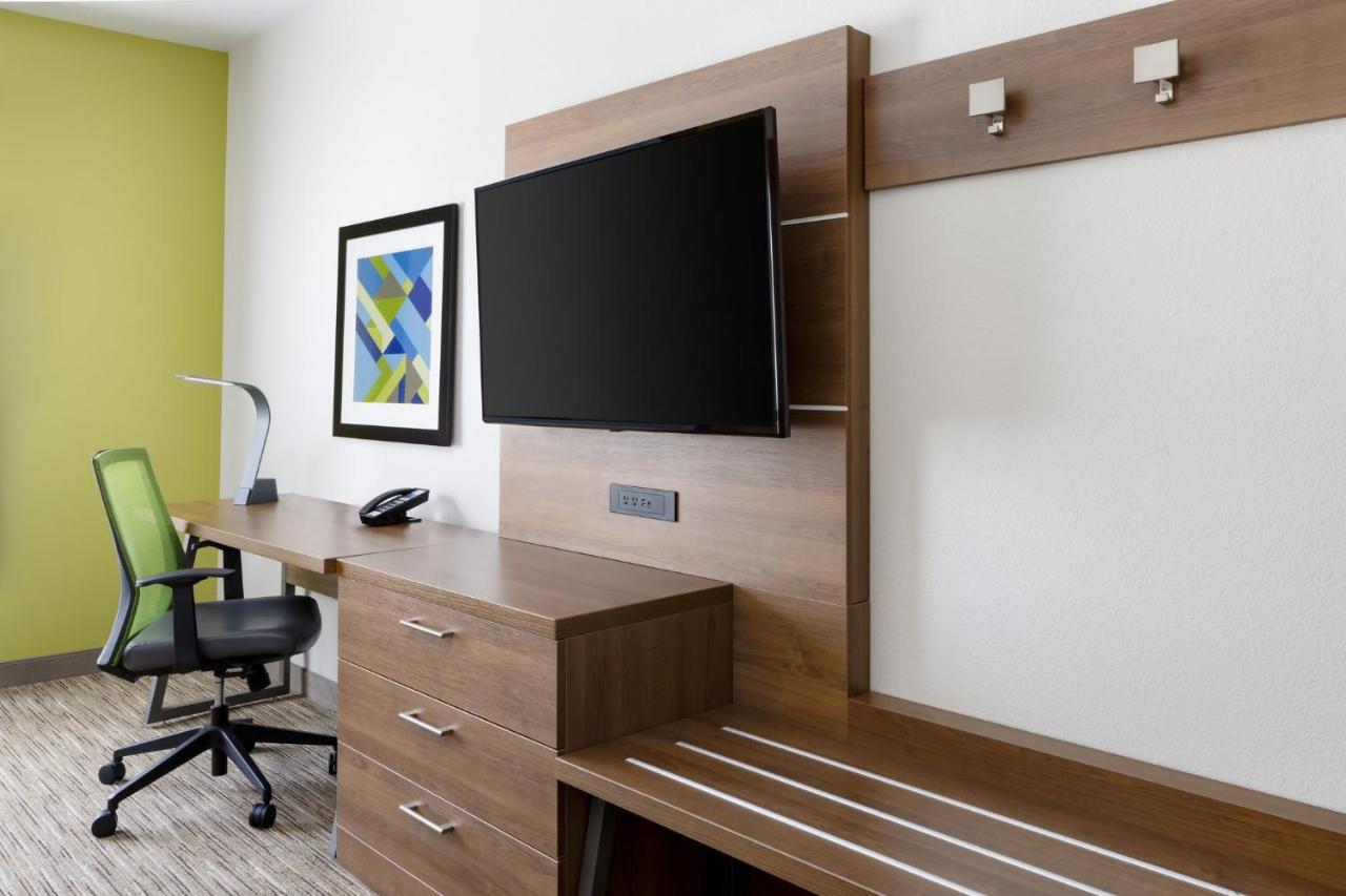 Suite at Holiday Inn Express & Suites Oakhurst - Yosemite Park Area by IHG