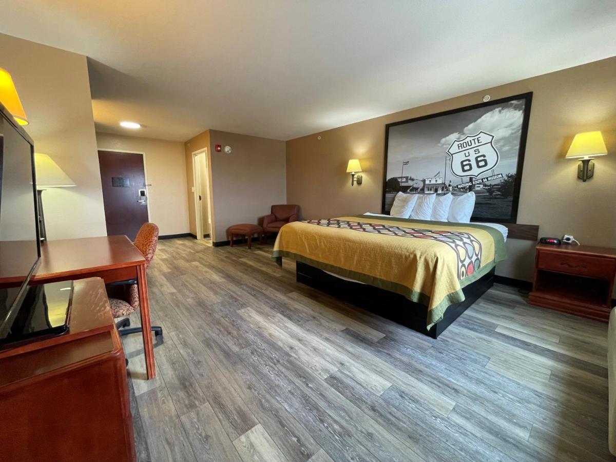 King Room - Pet Friendly/Non-Smoking at Super 8 by Wyndham Rolla