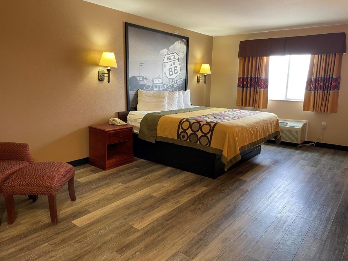 King Room - Pet Friendly/Non-Smoking at Super 8 by Wyndham Rolla