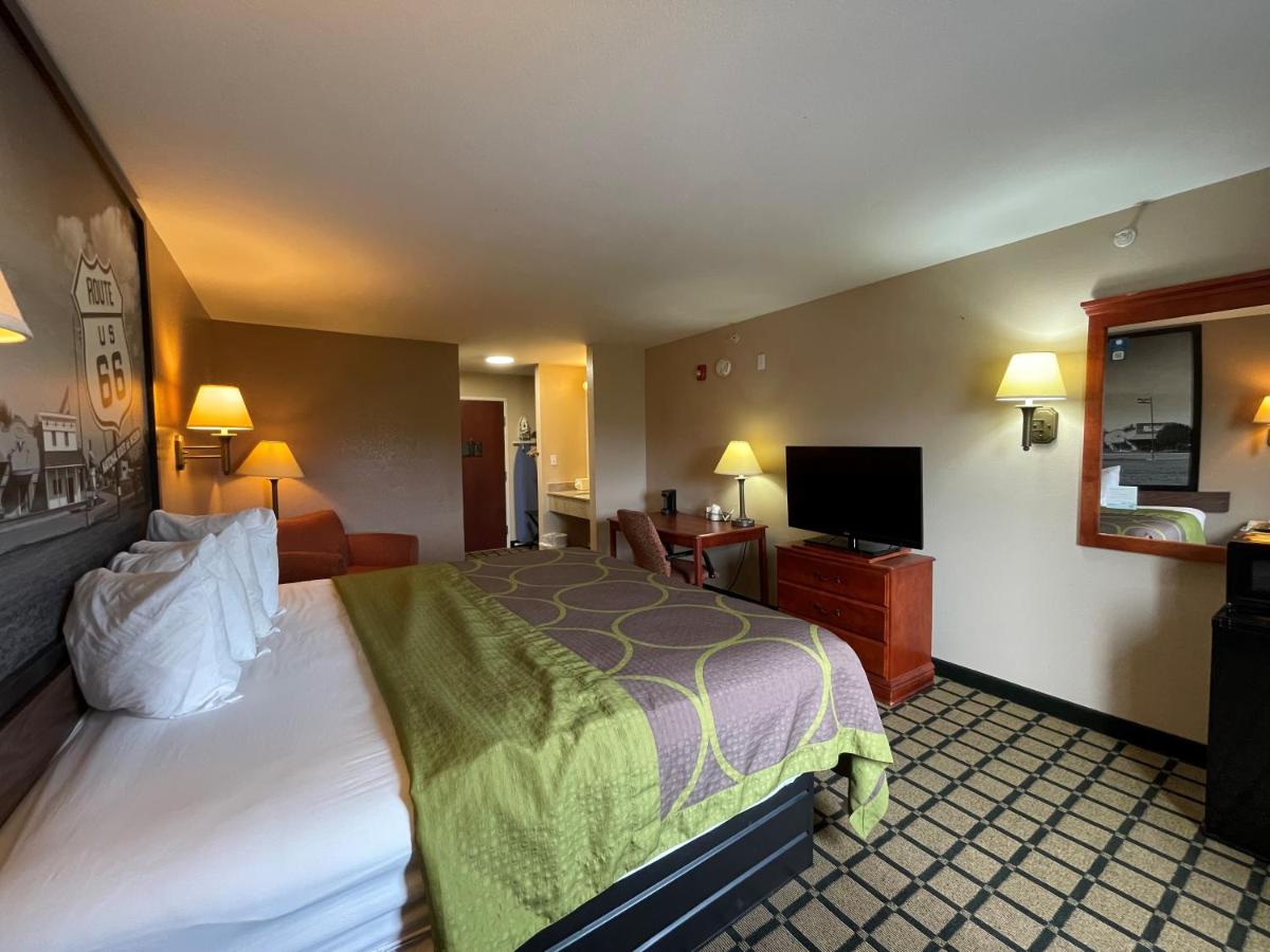 King Room - Disability Access - Non-Smoking at Super 8 by Wyndham Rolla