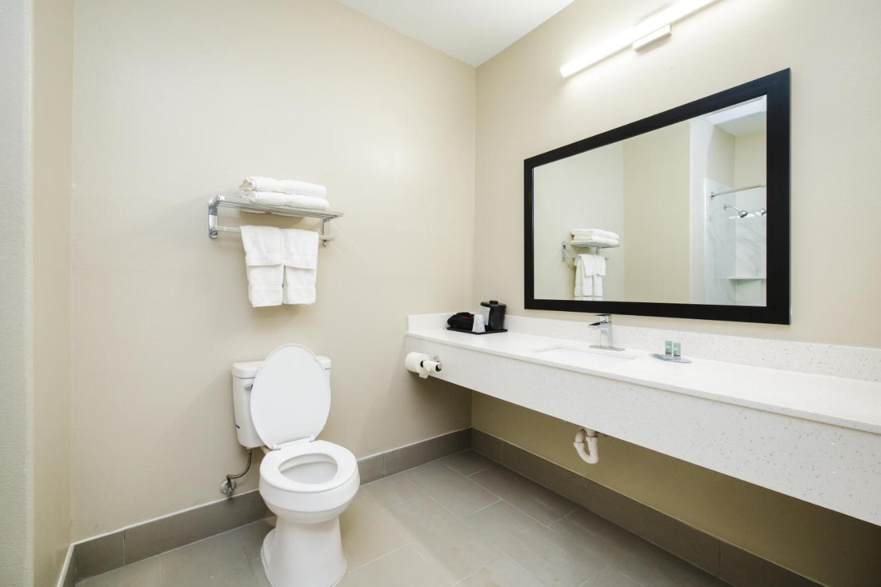 | Conroe Executive Inn