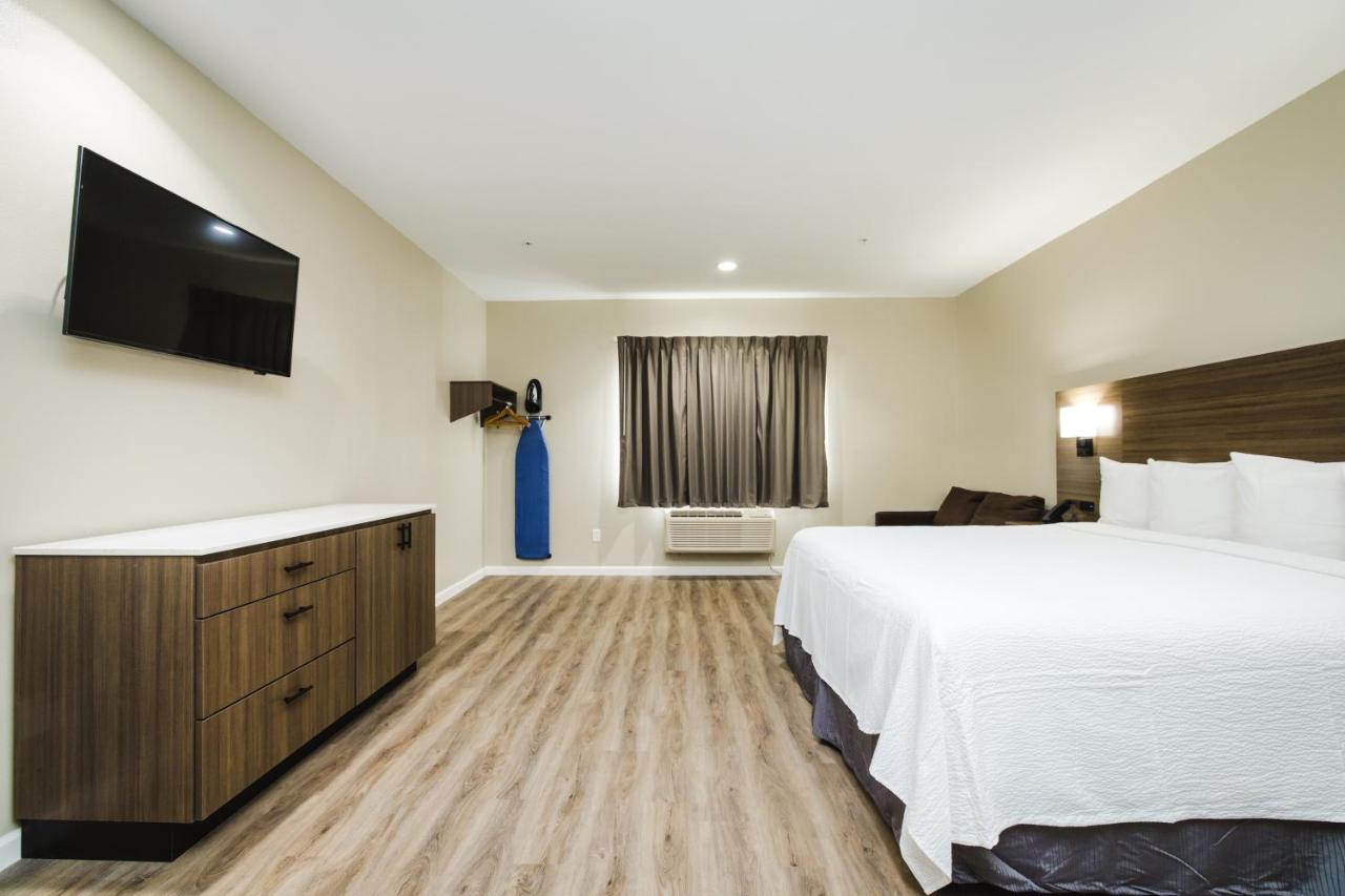 | Conroe Executive Inn