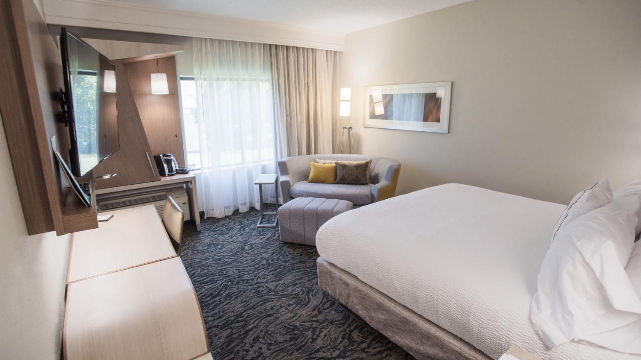 King Room with Sofa Bed at Courtyard by Marriott Hickory