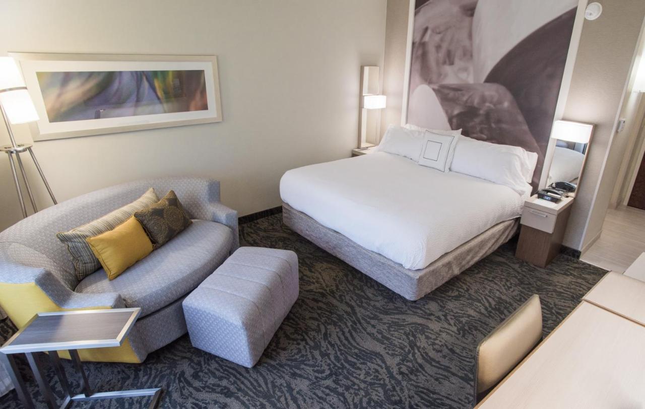 King Room with Sofa Bed at Courtyard by Marriott Hickory