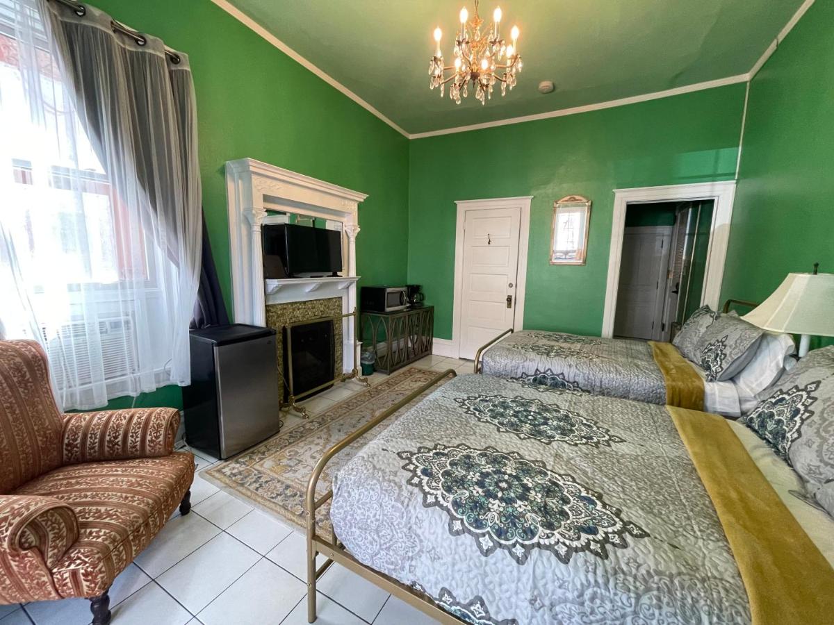  | The Holiday Chalet Victorian