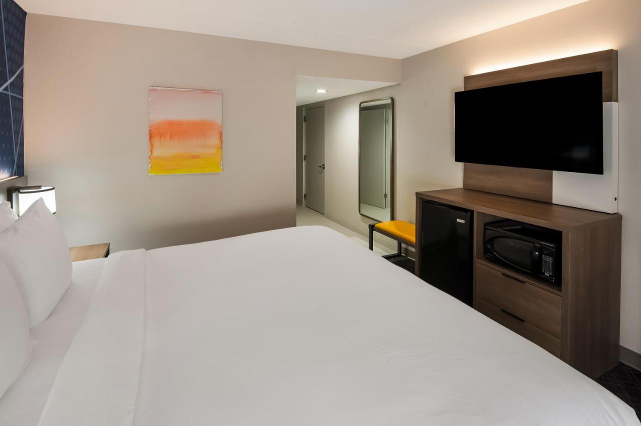 King Room with Bathroom Hand Rails - Non Smoking at Comfort Inn & Suites Fishers - Indianapolis