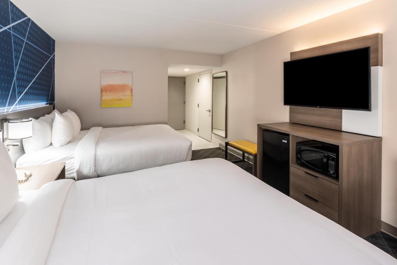 Queen Room with Roll-In Shower - Non Smoking at Comfort Inn & Suites Fishers - Indianapolis