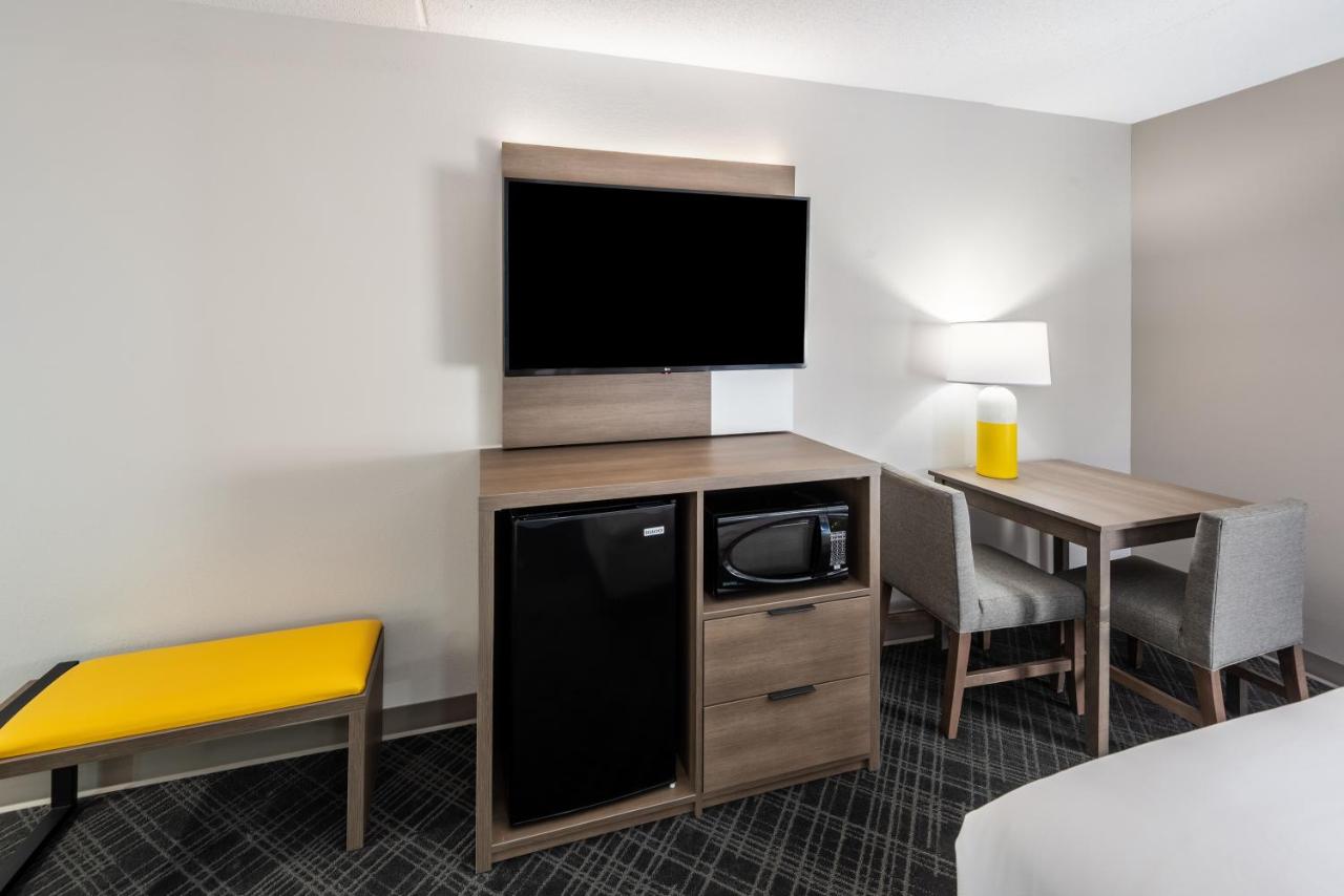 Queen Room with Roll-In Shower - Non Smoking at Comfort Inn & Suites Fishers - Indianapolis