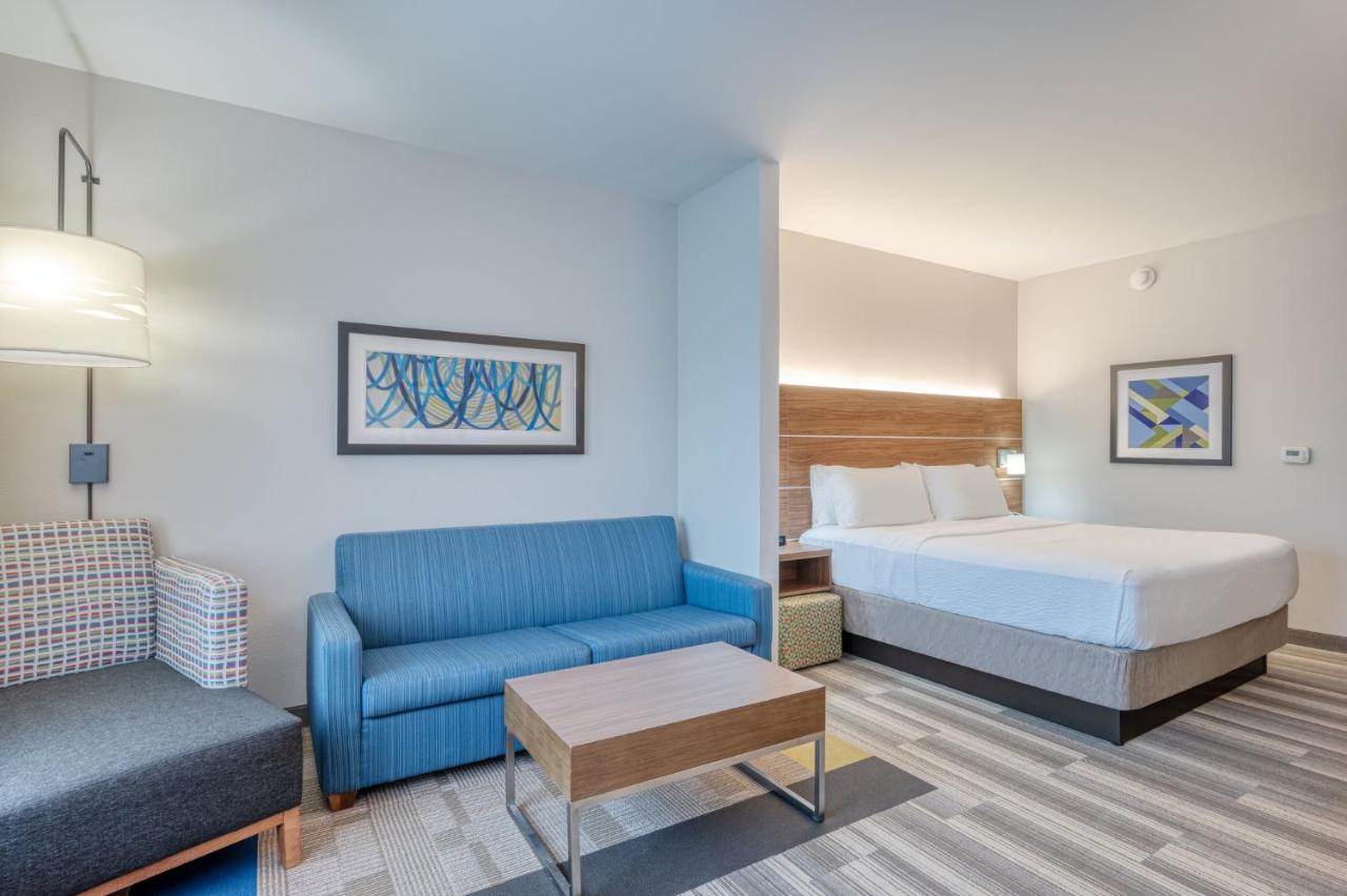 | Holiday Inn Express & Suites St. Louis - Chesterfield, an IHG Hotel