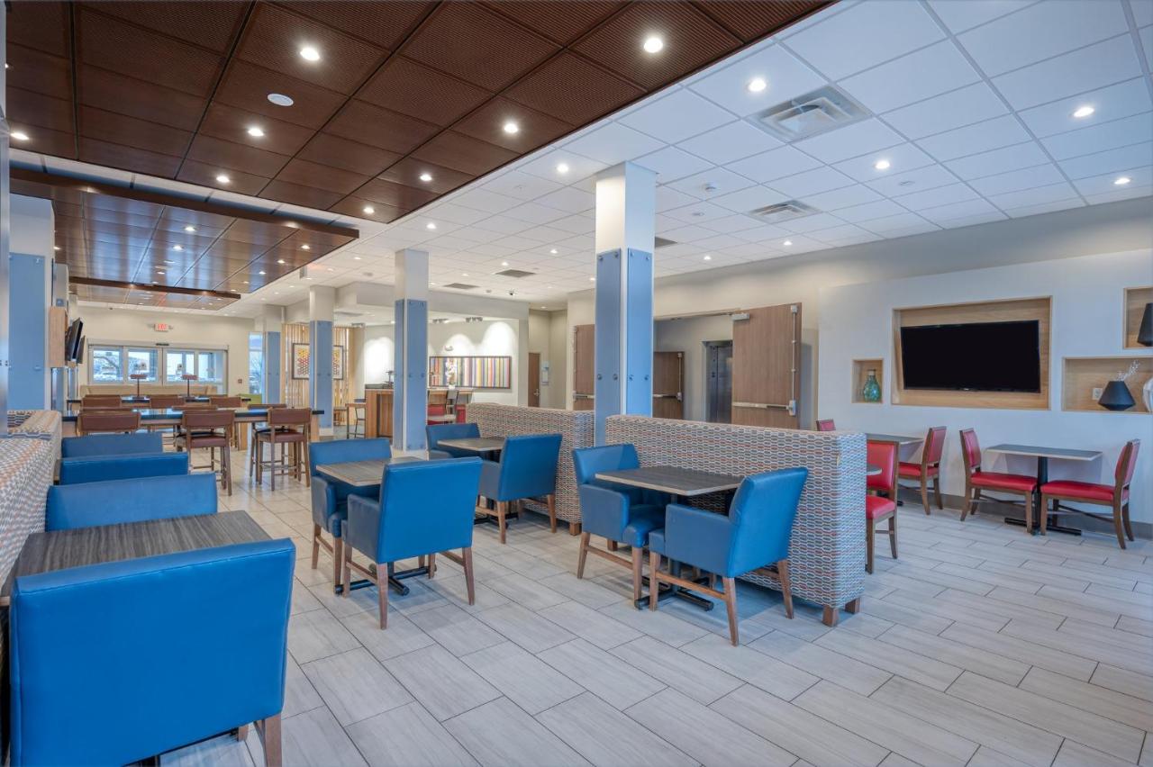 | Holiday Inn Express & Suites St. Louis - Chesterfield, an IHG Hotel