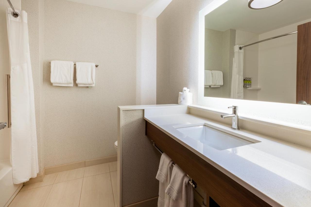 | Holiday Inn Express & Suites Brunswick-Harpers Ferry Area, an IHG Hotel