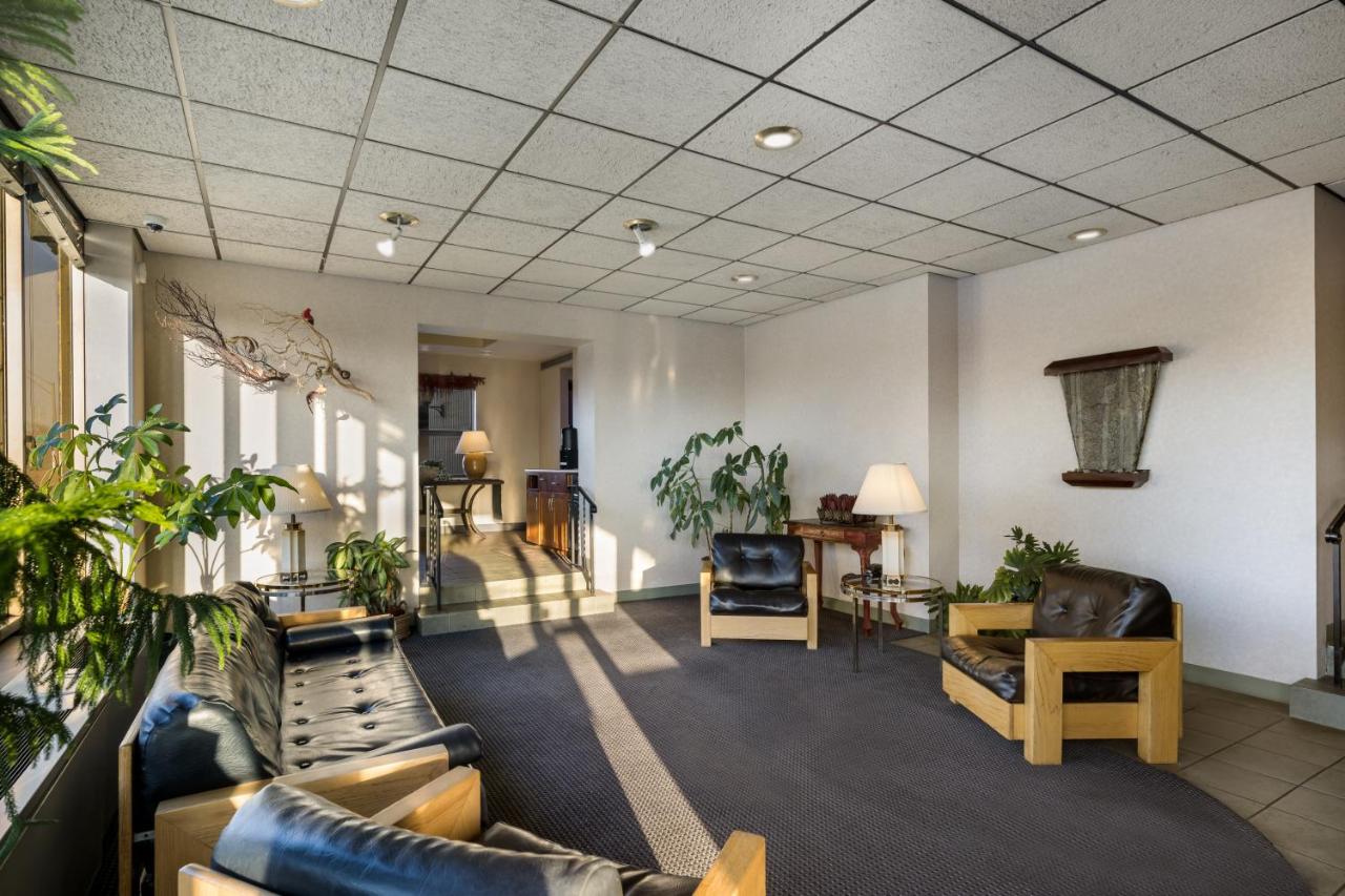 | Gateway Inn