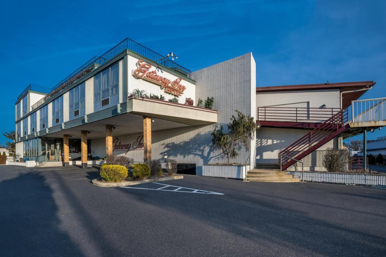 | Gateway Inn