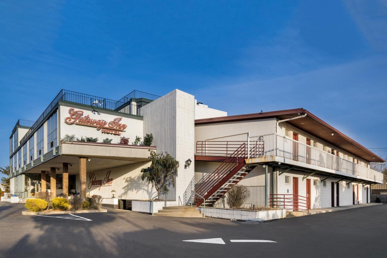 | Gateway Inn