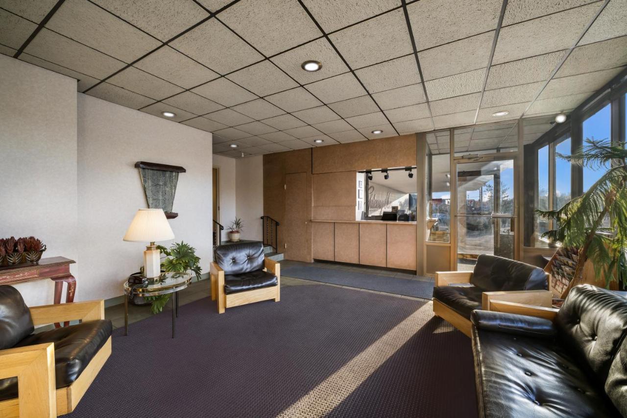 | Gateway Inn