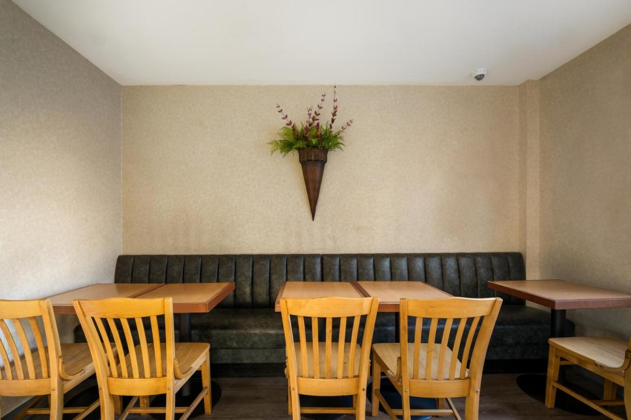 | Gateway Inn