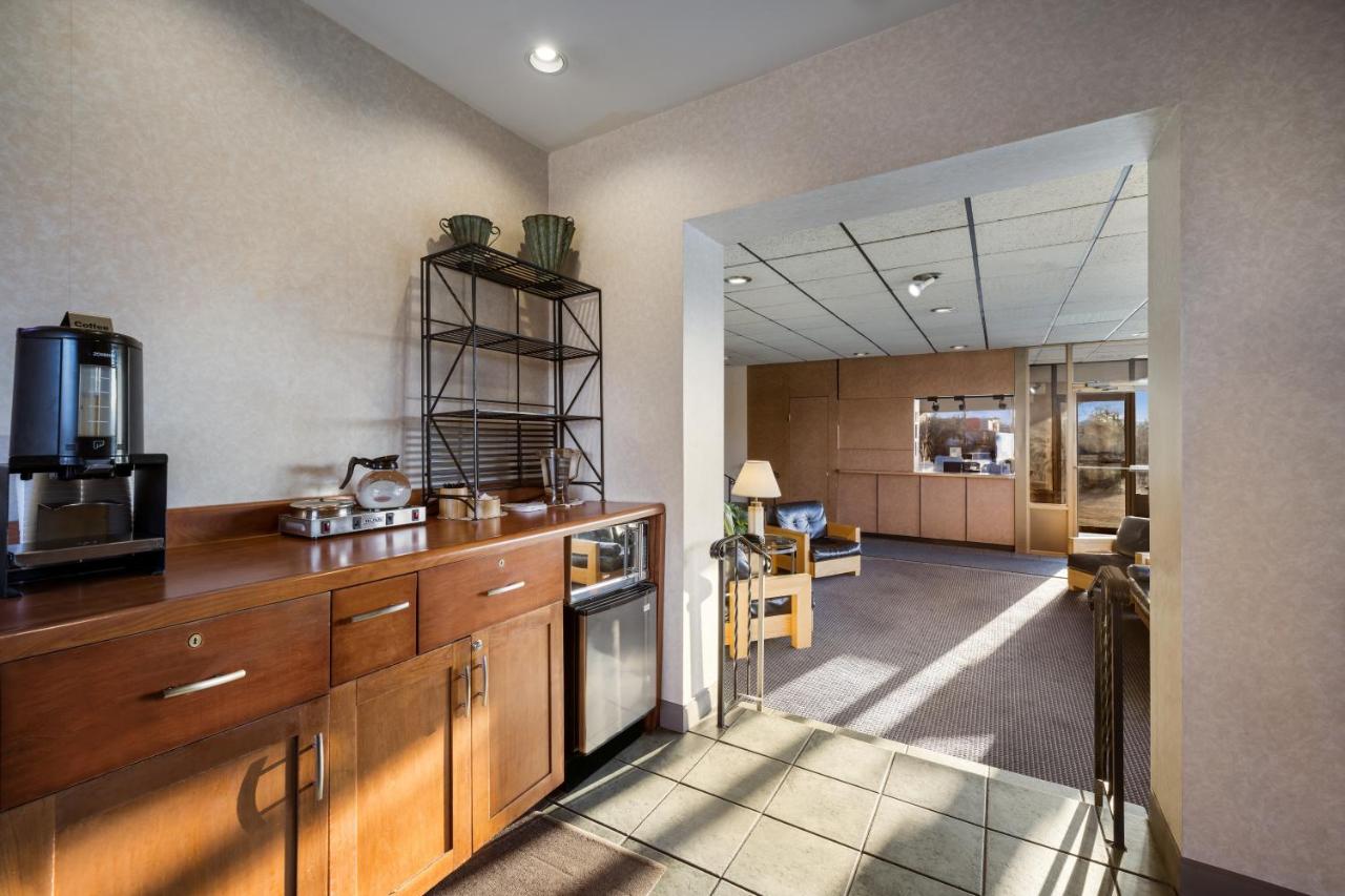 | Gateway Inn