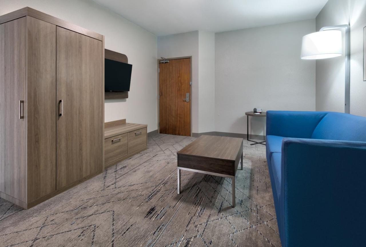 King Suite - Non-Smoking at Holiday Inn Express & Suites Dallas Park Central Northeast, an IHG Hotel
