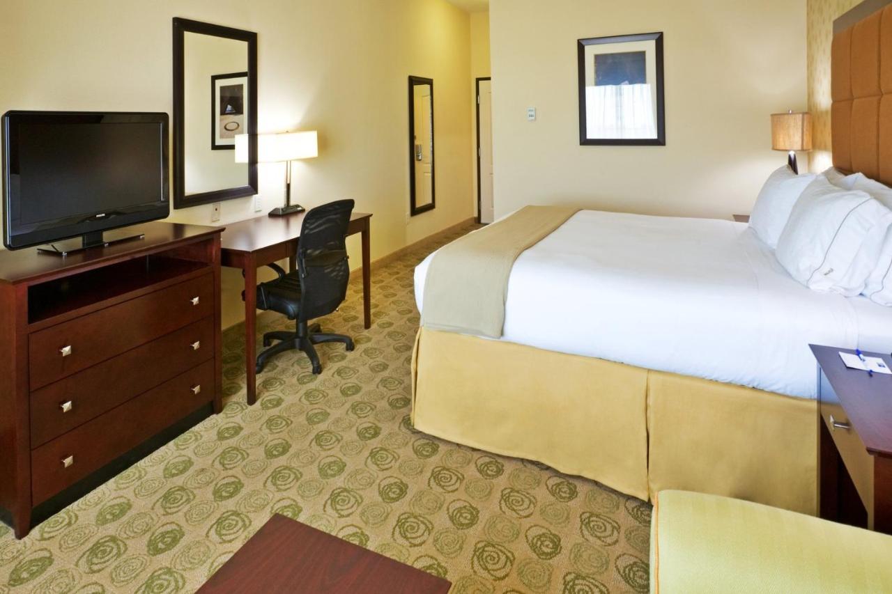  | Holiday Inn Express & Suites Dallas Fair Park