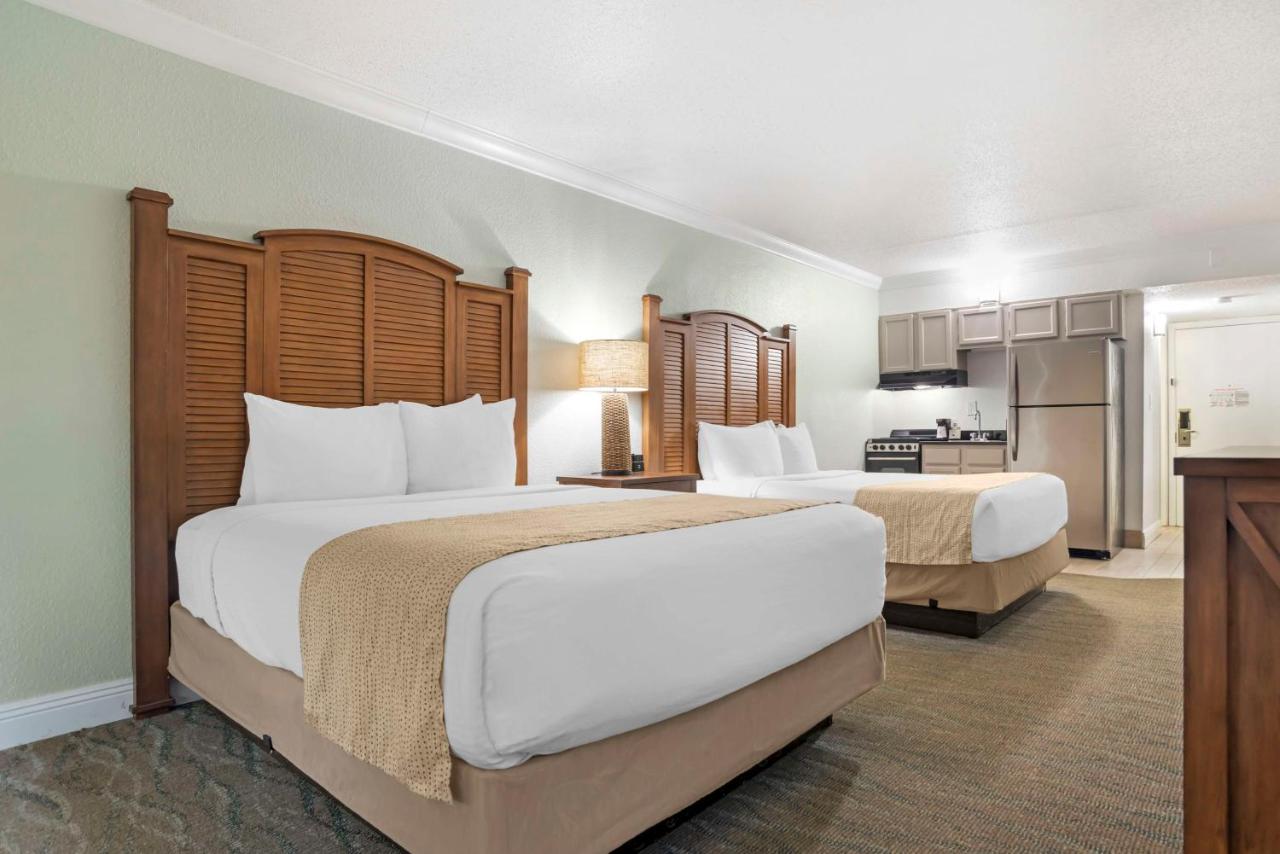 Queen Room with Two Queen Beds - Street View/Non-Smoking at Best Western On The Beach