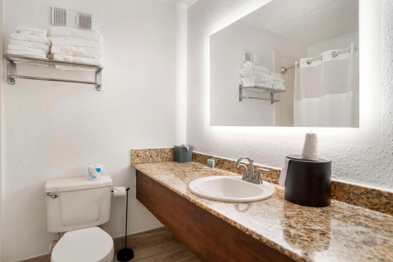Deluxe King Room with Gulf View - Non-Smoking at Best Western On The Beach