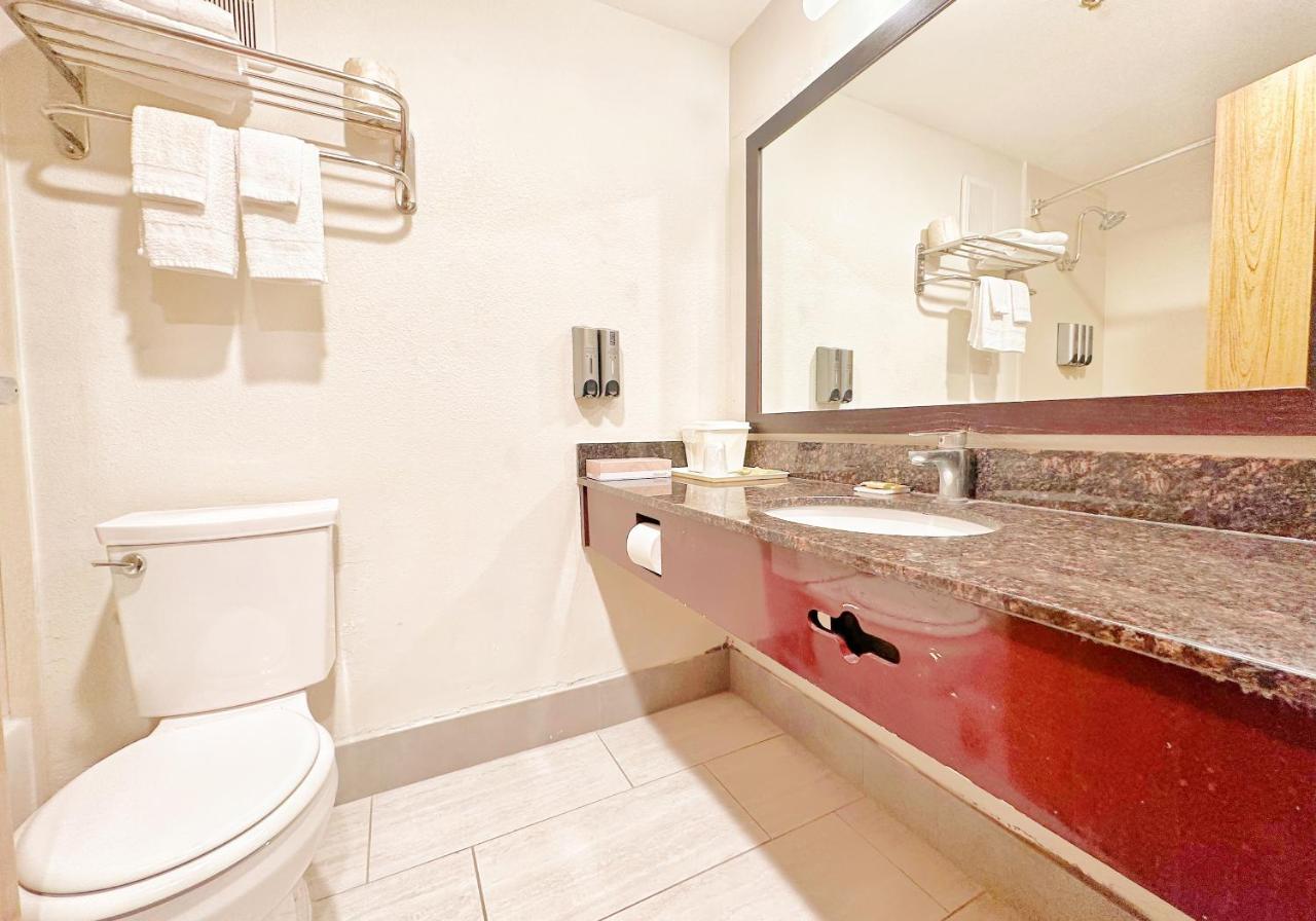 | Lincoln Hotel SureStay Collection by Best Western