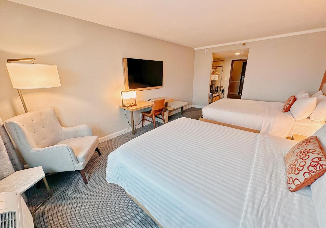| Lincoln Hotel SureStay Collection by Best Western